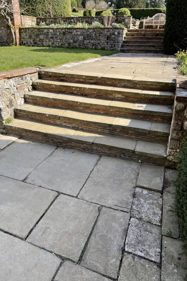 Reclaimed Coursed Yorkstone Paving