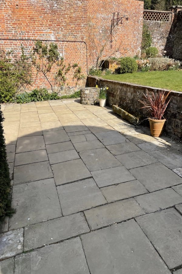 Reclaimed Coursed Yorkstone Paving